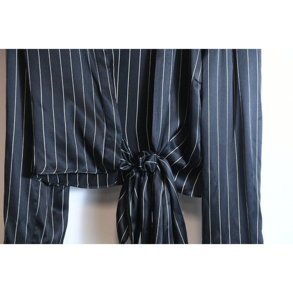 Carolina Herrera 100% Silk Wrap Top Blouse in Black Pinstripe Size 8 Work Office - Picture 2 of 13